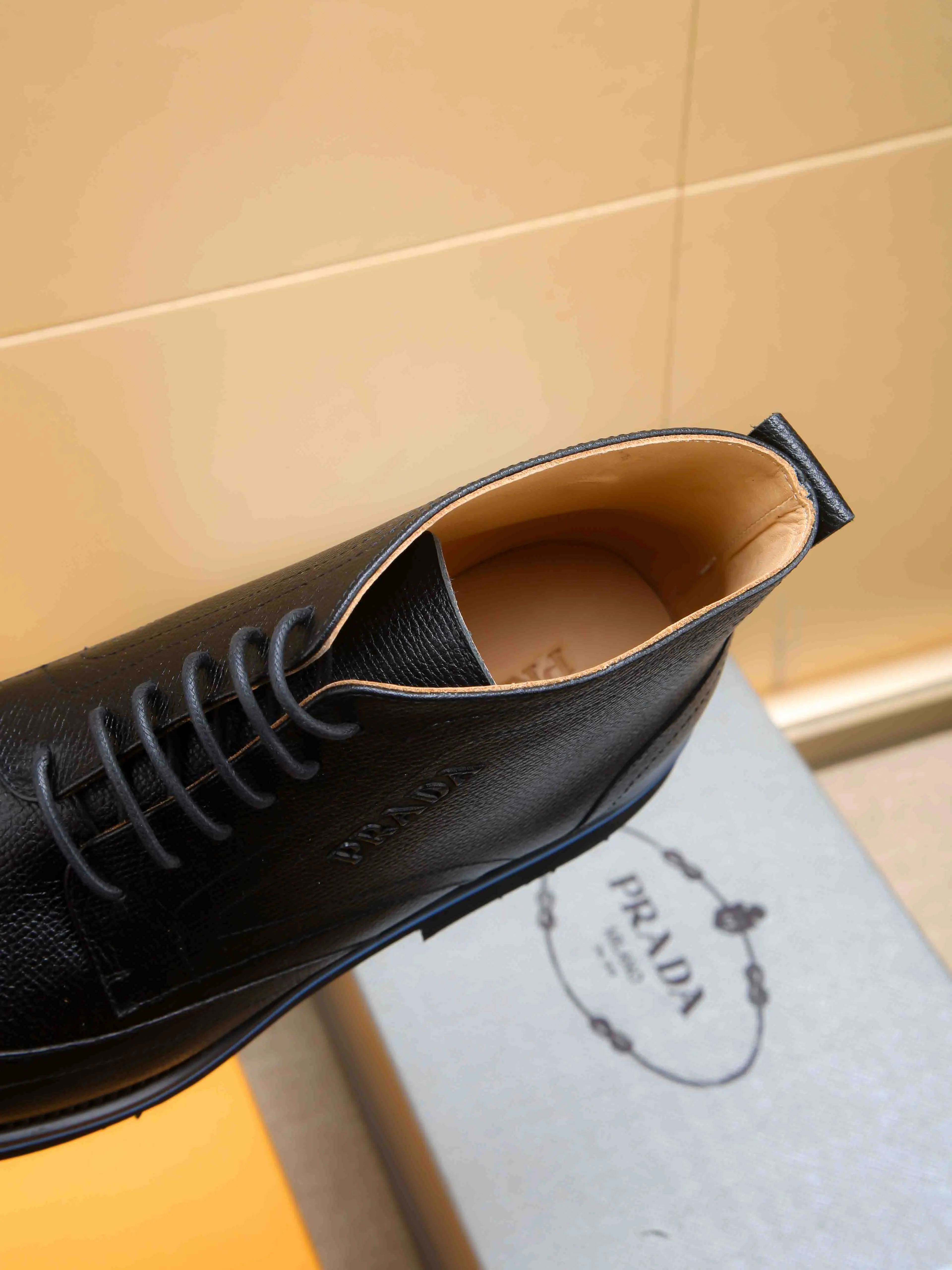Men's shoes 💰620 💰 PRADA*——◾ Prada~Thick-soled men's shoes, original single-level perfect boutique, brogue style men's formal casual leather shoes, luxurious materials, imported cowhide, with water-dyed cowhide lining, 4.5cm increased PU foam lightweight outsole, perfectly restore the original classic, purchase the original 1:1 accurate replica, welcome all comparisons 🆚, the design is full of modernity, versatile and fashionable urban men! Size: 39-44 (38.45.46.47 customized)